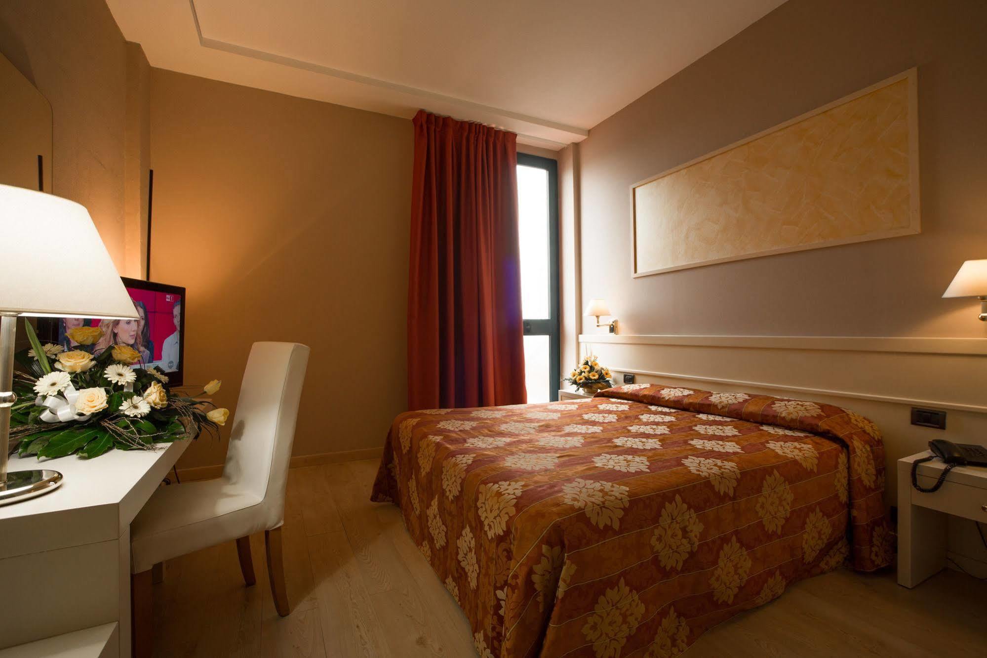 Euro Hotel Cascina Dış mekan fotoğraf