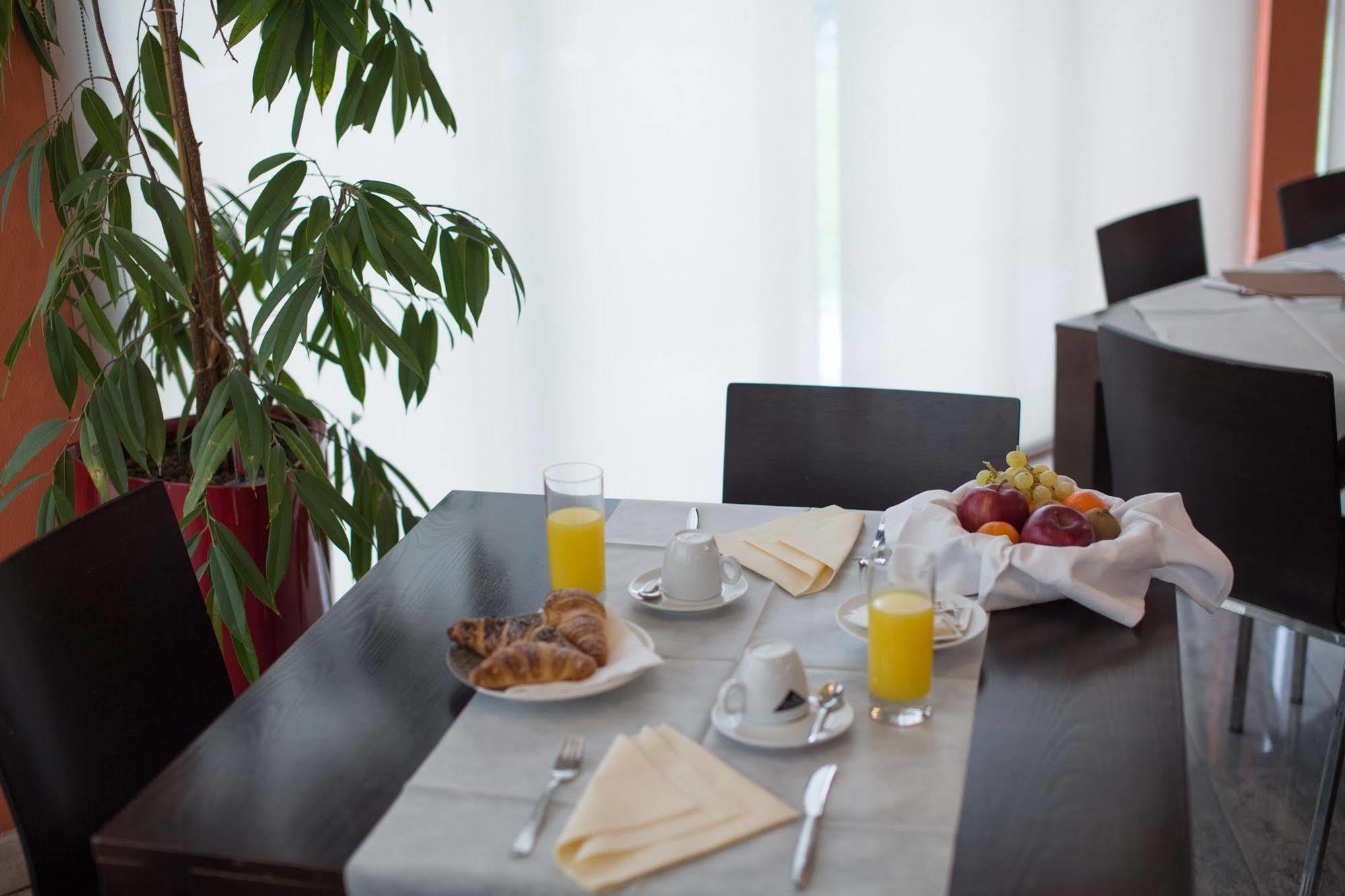 Euro Hotel Cascina Dış mekan fotoğraf